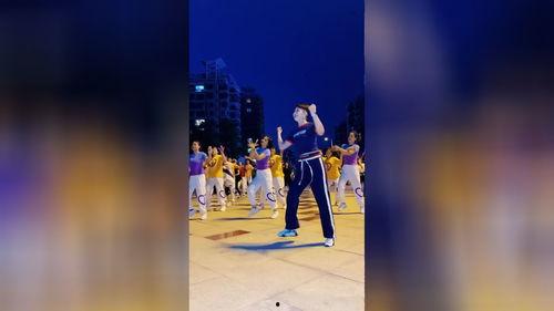 成人暴汗舞蹈视频,激情四溢！成人暴汗舞蹈视频燃动全场