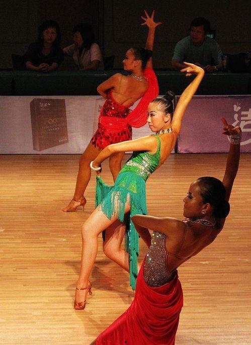 天空成人拉丁舞蹈视频,揭秘成人拉丁舞蹈的魅力瞬间