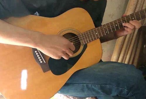 成人弹吉他现场视频